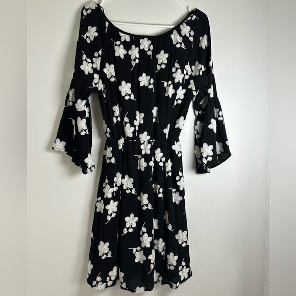 Le Lis Mini Black with white Embroidered Floral Dress Size S - Picture 1 of 11